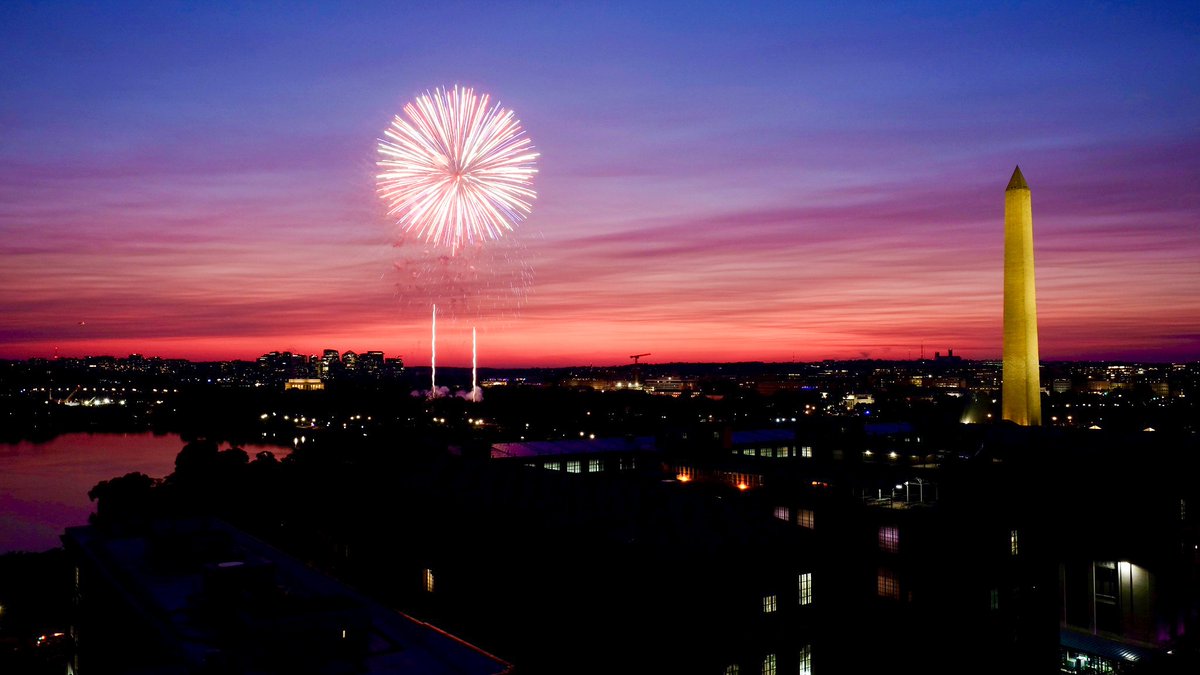 TheNationalMall's tweet image. Can’t stop thinking about the Independence Day fireworks on America’s Front Yard? Us too!
Just 354 days to go till the Semiquincentennial!
Take a look at this year’s best highlights in our annual Best of Instagram July 4th Photo Gallery: nationalmall.org/fireworks-2025…
Photo: Jodi Speth