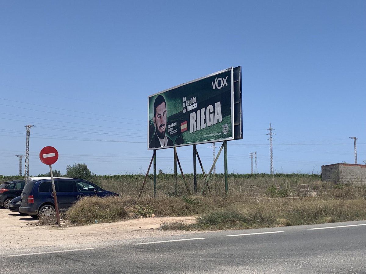 Daniel Sousa (@dany_agld) on Twitter photo Viendo todo lo que está pasando estos días siento que <a href="/anafuentesf/">Ana Fuentes</a> y yo dimos con el titular que lo resume todo: los inmigrantes siembran la huerta y Vox recoge los frutos Viendo todo lo que está pasando estos días siento que <a href="/anafuentesf/">Ana Fuentes</a> y yo dimos con el titular que lo resume todo: los inmigrantes siembran la huerta y Vox recoge los frutos