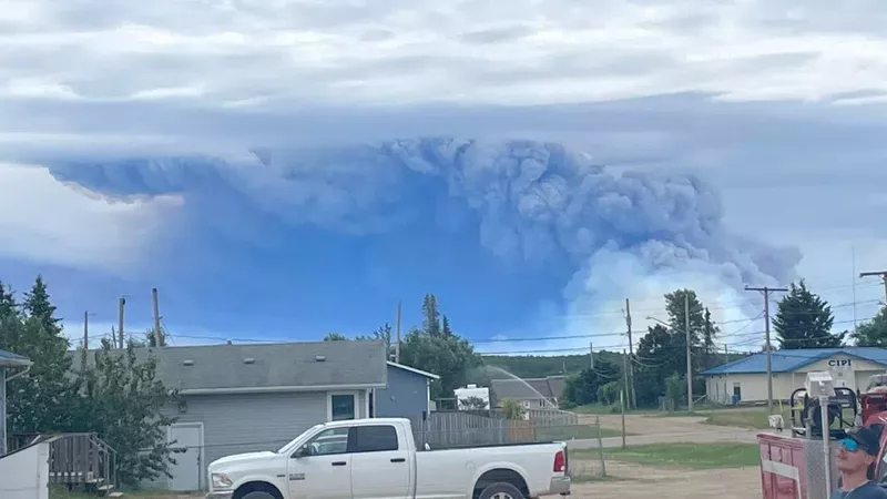 ‘They saved our community’: Beauval mayor thanks firefighters dlvr.it/TLw7Kv