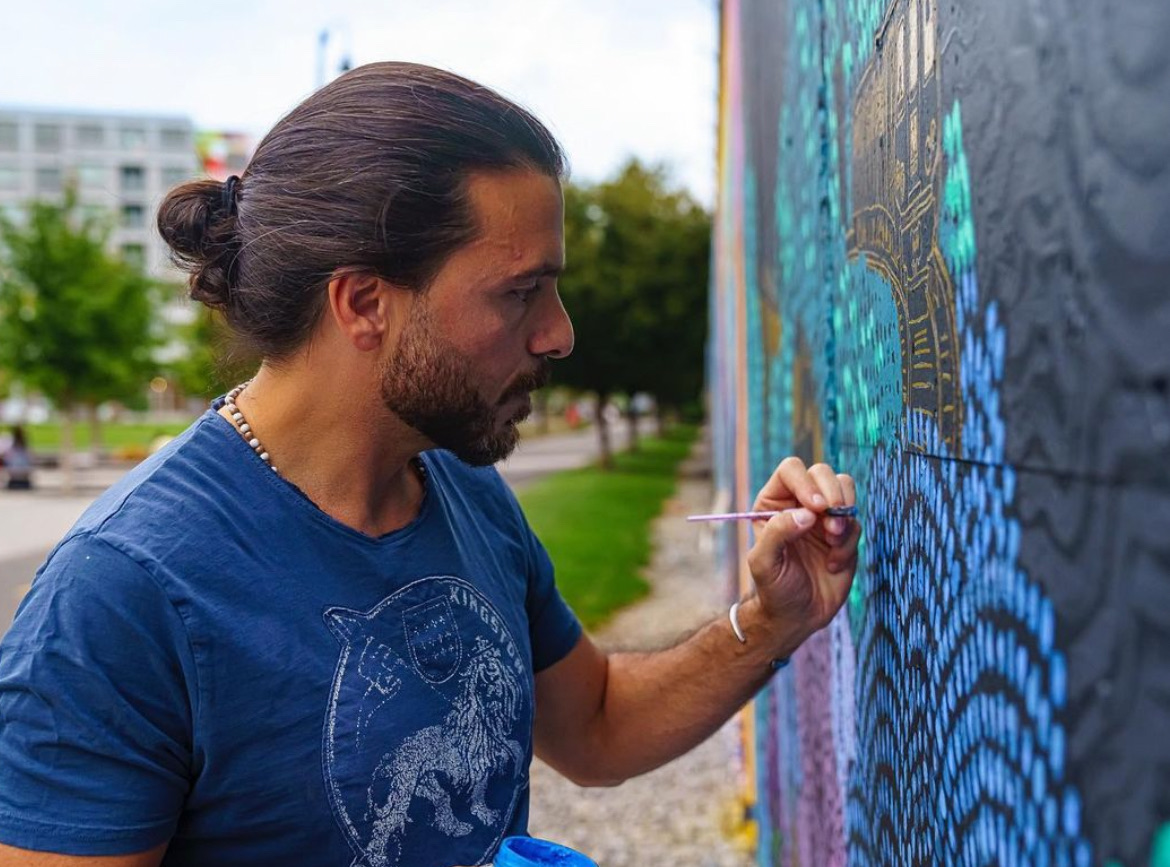 NoMaBID's tweet image. 🌡️ Feeling the heat, DC? Artist @andrealimauro is turning up the conversation on climate change with his new mural in the “bike lobby” near the Metropolitan Branch Trail. To learn more, read his op-ed in @washingtonpost shorturl.at/65VPm
