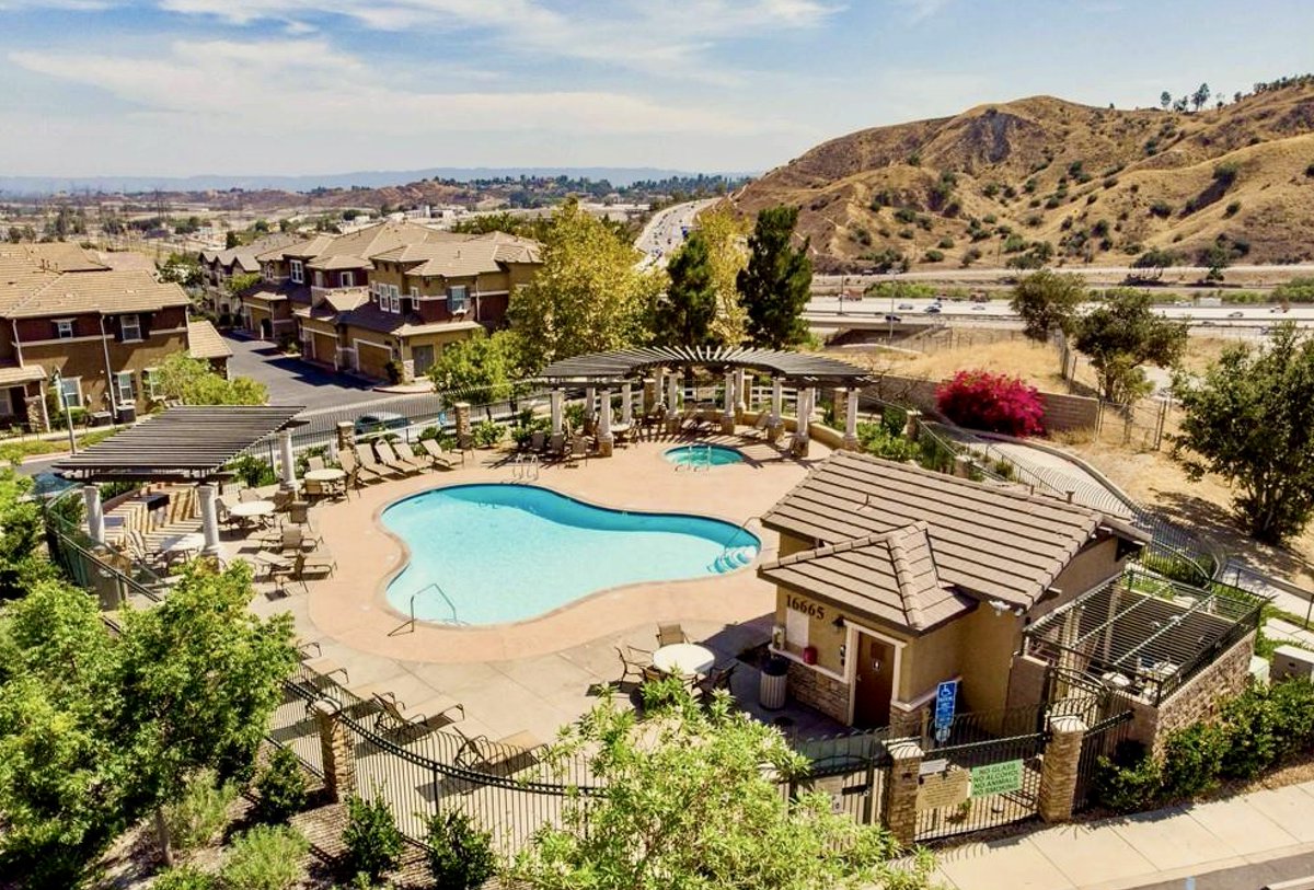 AntonioVaziri's tweet image. Summer is heating up and so is the real estate market! ☀️🏡 Ready to help you unlock the door to your dream home. Let’s make this summer unforgettable—reach out and let’s start your journey today! #DreamHome #SummerMove #RealEstateGoals