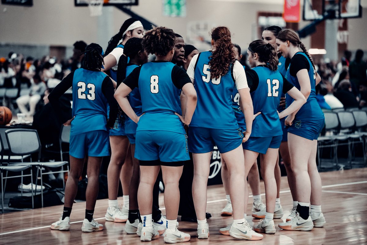 kate_deck's tweet image. 3-1 weekend in Louisville. Unfortunately didn’t get to play our last 2 games, but most importantly glad everyone is safe!
Back in the gym to gear up for Chicago!! Let’s go!!!
@MissouriPhenom @greglogs @AndreBell111 @FredGarmon10 @stixx_media @NikeGirlsEYBL
