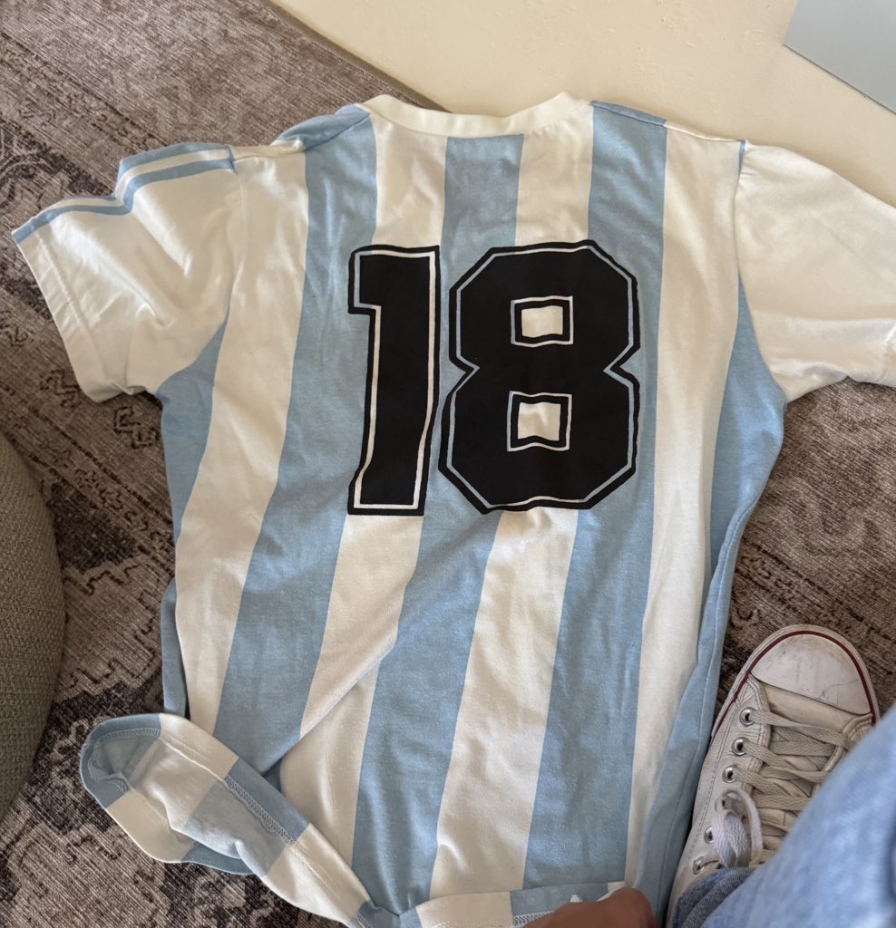 pollo_va's tweet image. Bueno, la tuve que adquirir porque fue utilizada por [ATENCIÓN] Ramón Ismael
Medina Bello. El Mencho de Gualeguay, como le decíamos los que escuchábamos a VHM.