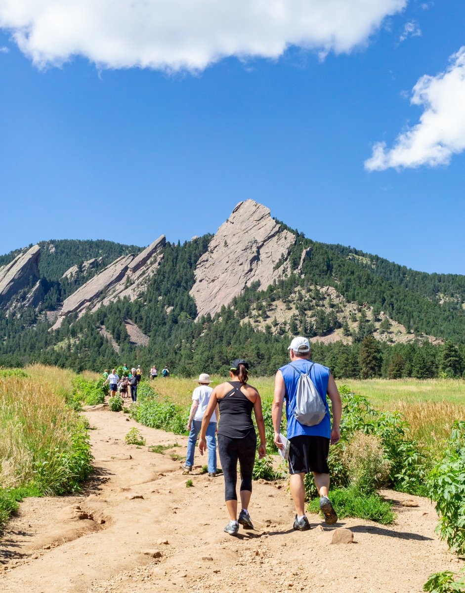 CUHealthyBuffs's tweet image. 🥾 Good hiking days are here to stay! If you are looking for a quick trip to nature or a stress reliever, check out these hiking spots in and around the city of Boulder and Boulder County: bit.ly/4lMlRbu