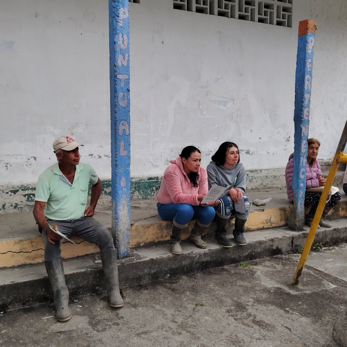 SIEMBRA (@siembra_centro) on Twitter photo Estuvimos junto a <a href="/Cosajuca/">Colectivo Cosajuca</a> realizando la 2da #MingaCampesina en la vereda La Leona, en las instalaciones del antiguo colegio, donde hicimos jornada de mantenimiento y dialogamos con la comunidad sobre el Acuerdo Municipal que busca proteger predios en Cajamarca del avance minero Estuvimos junto a <a href="/Cosajuca/">Colectivo Cosajuca</a> realizando la 2da #MingaCampesina en la vereda La Leona, en las instalaciones del antiguo colegio, donde hicimos jornada de mantenimiento y dialogamos con la comunidad sobre el Acuerdo Municipal que busca proteger predios en Cajamarca del avance minero