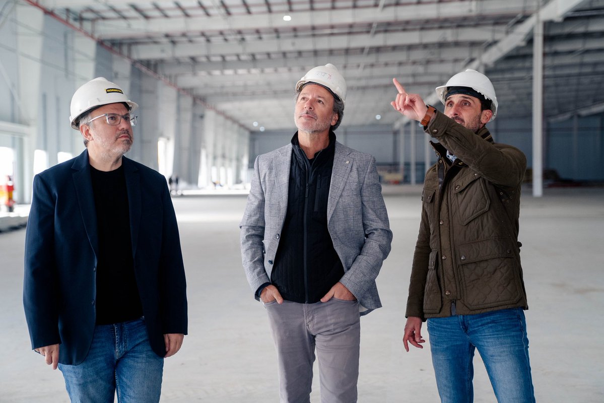 juanmdlserna's tweet image. Nuevo centro de almacenamiento de @ML_Argentina en 3 de Febrero. Este paso nos permitirá seguir fortaleciendo nuestra red y potenciar a miles de PyMEs.
Cuando hay condiciones, hay inversión, empleo y desarrollo. #CompetenciaFiscal
Gracias @dievalen por acompañarnos hoy.