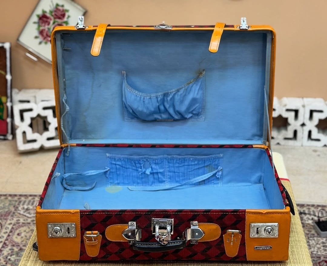 تخيل انك عام ١٩٨٥م 
وش ممكن تاخذ معك في هذة الشنطة للسفر