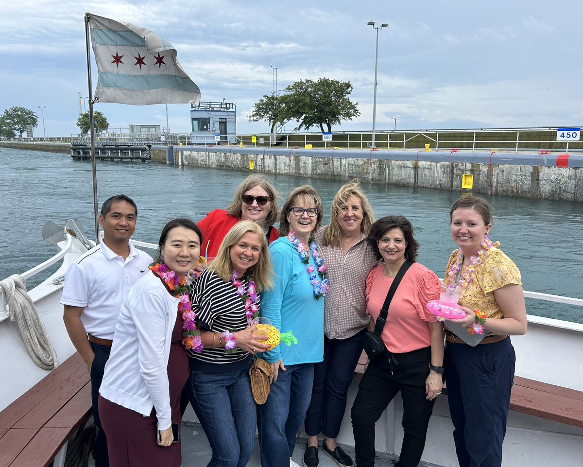 cbz's tweet image. The Chicago Tax and BES teams had an awesome summer day out on Lake Michigan! We kicked off with some rain but ended up enjoying the sun, great views, and bonding as a team. Good times all around! #WorkFun #TeamCBIZ