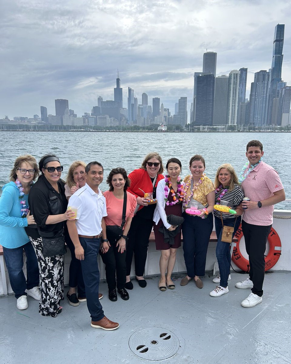 cbz's tweet image. The Chicago Tax and BES teams had an awesome summer day out on Lake Michigan! We kicked off with some rain but ended up enjoying the sun, great views, and bonding as a team. Good times all around! #WorkFun #TeamCBIZ