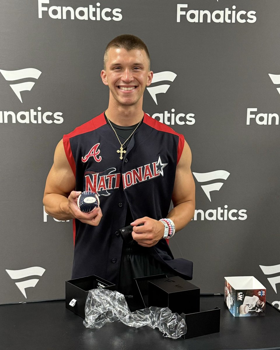 Check DMs <a href="/BookitWithTrent/">Trent Attyah</a> 👀 

We’ve been breaking #UnderWraps &amp; #Emanate all day in ATL‼️