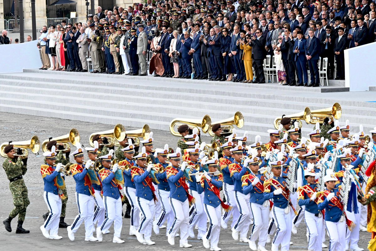 sjafriesjams's tweet image. Saya bersama sejumlah Menteri Kabinet Merah Putih mendampingi Presiden RI @prabowo menghadiri Parade Militer Bastille Day 2025 di Place de la Concorde Paris atas Undangan Resmi Pemerintah Prancis sebagai Tamu Kehormatan (Senin, 14 Juli 2025).
Momen istimewa terjadi ketika…