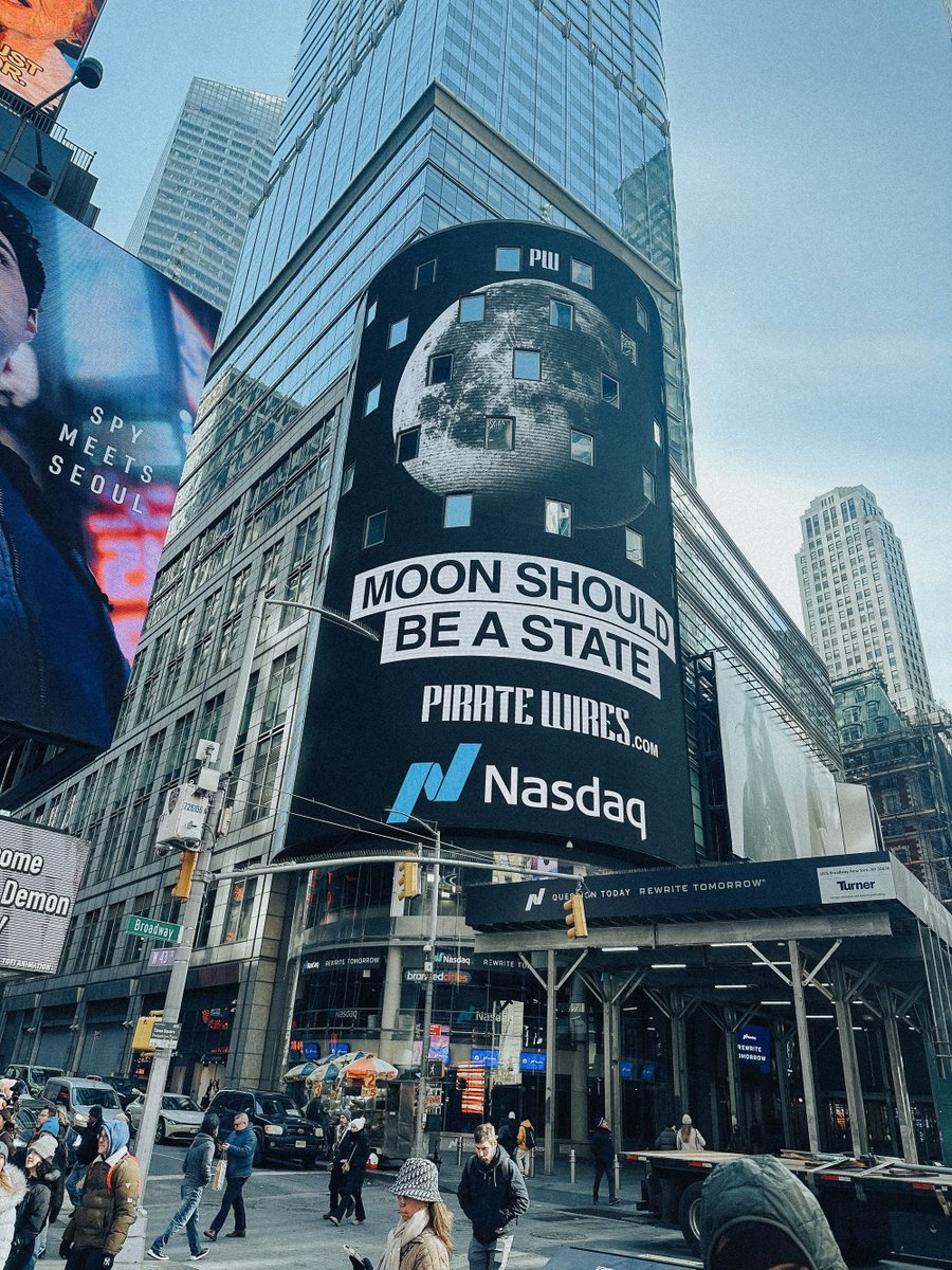 AdamSinger's tweet image. Love seeing OOH from the new gen of tech media brands - great brands do things online and in the real world (our software makes this really easy for all)