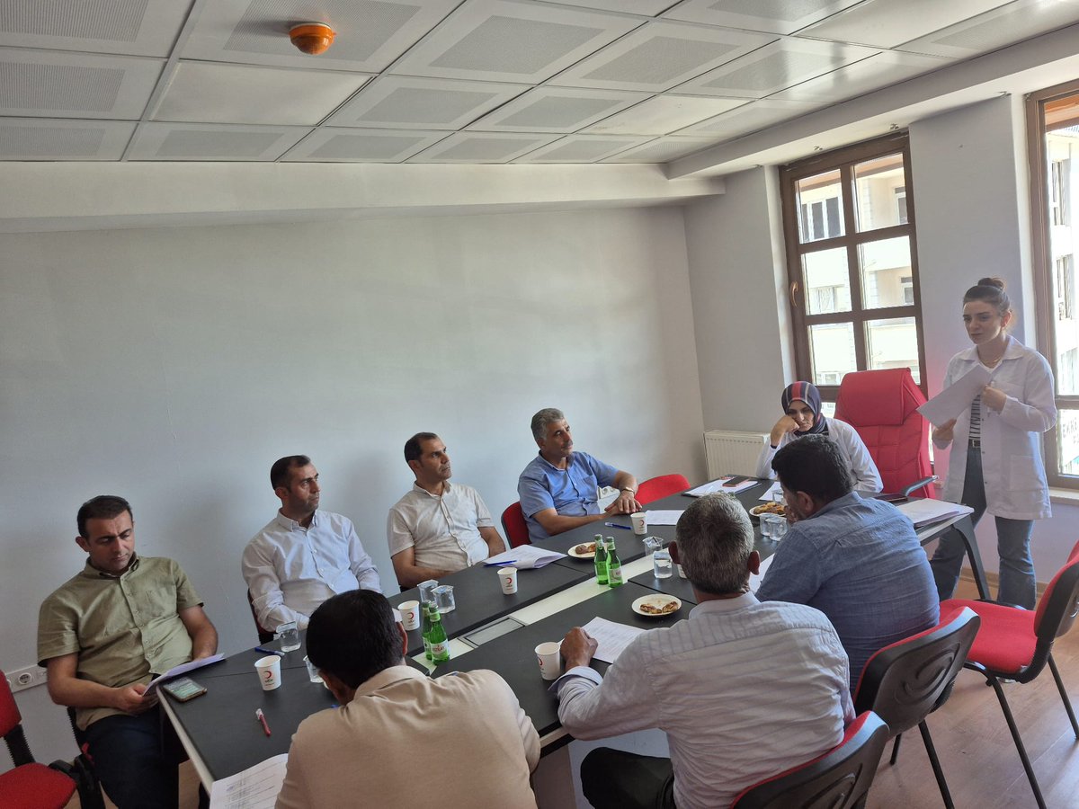 İlçe Sağlık Müdürlüğümüz tarafından, Erciş Kızılay Şubemizde "Sağlıklı Hayat" ile ilgili gönüllülerimize seminer verildi. 🌙

#DaimaHazır