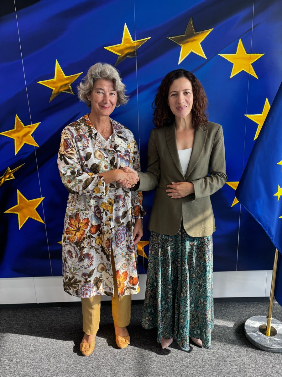 RoxanaMinzatu's tweet image. Productive exchange with @patriziananz - President of the @EUI_EU , together with @OficialRemus & @ligiadeca - Rector and Vice - Rector of @SNSPA_oficial!
As 🇷🇴Romania prepares to chair the EUI High Council in 2026 - we reaffirm our commitment to a strong European university…