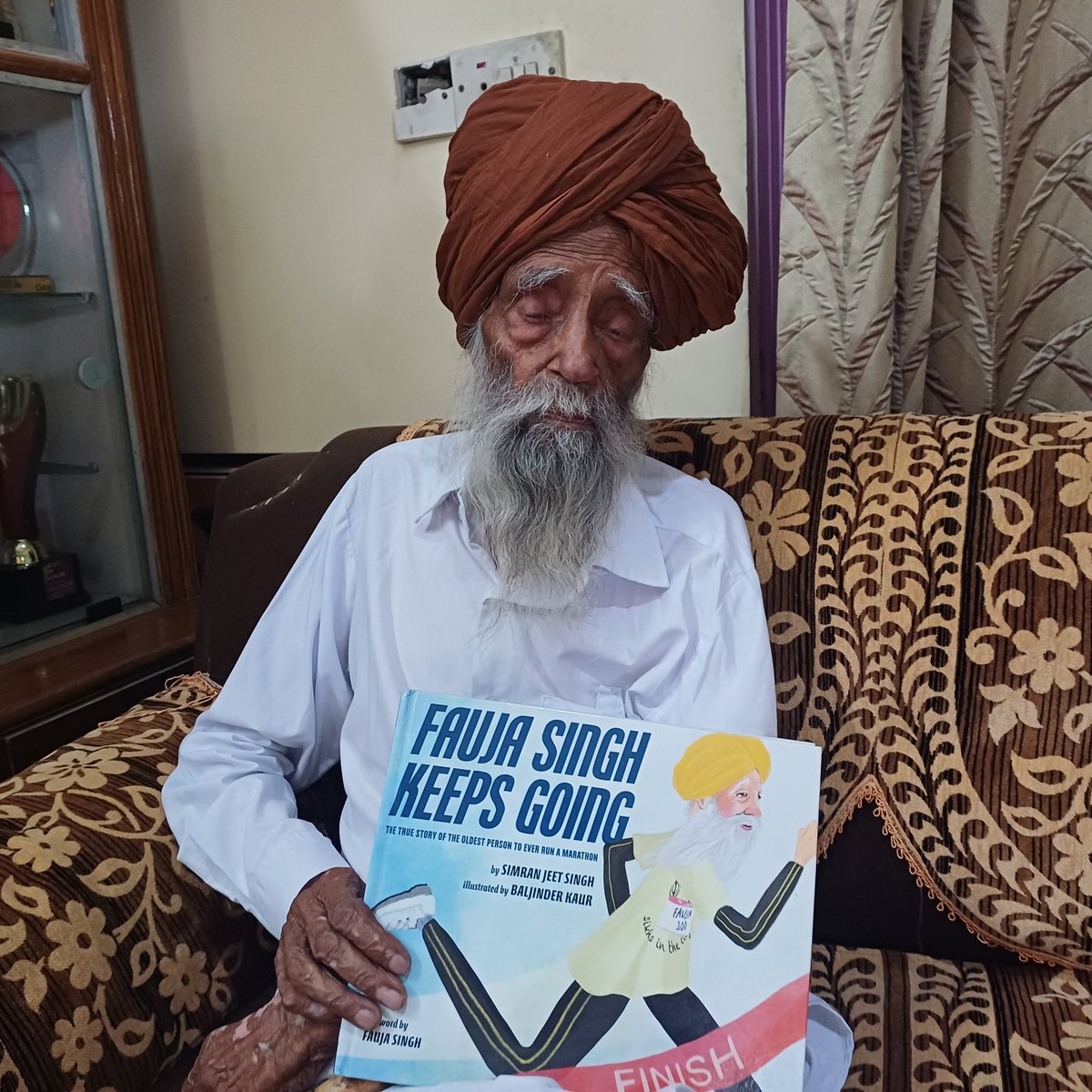 Farewell to Fauja Singh, the legendary centenarian marathoner—this photo, clicked last month during what was likely his last interview, captures a spirit that ran beyond limits. - rest in peace 
#FaujaSingh