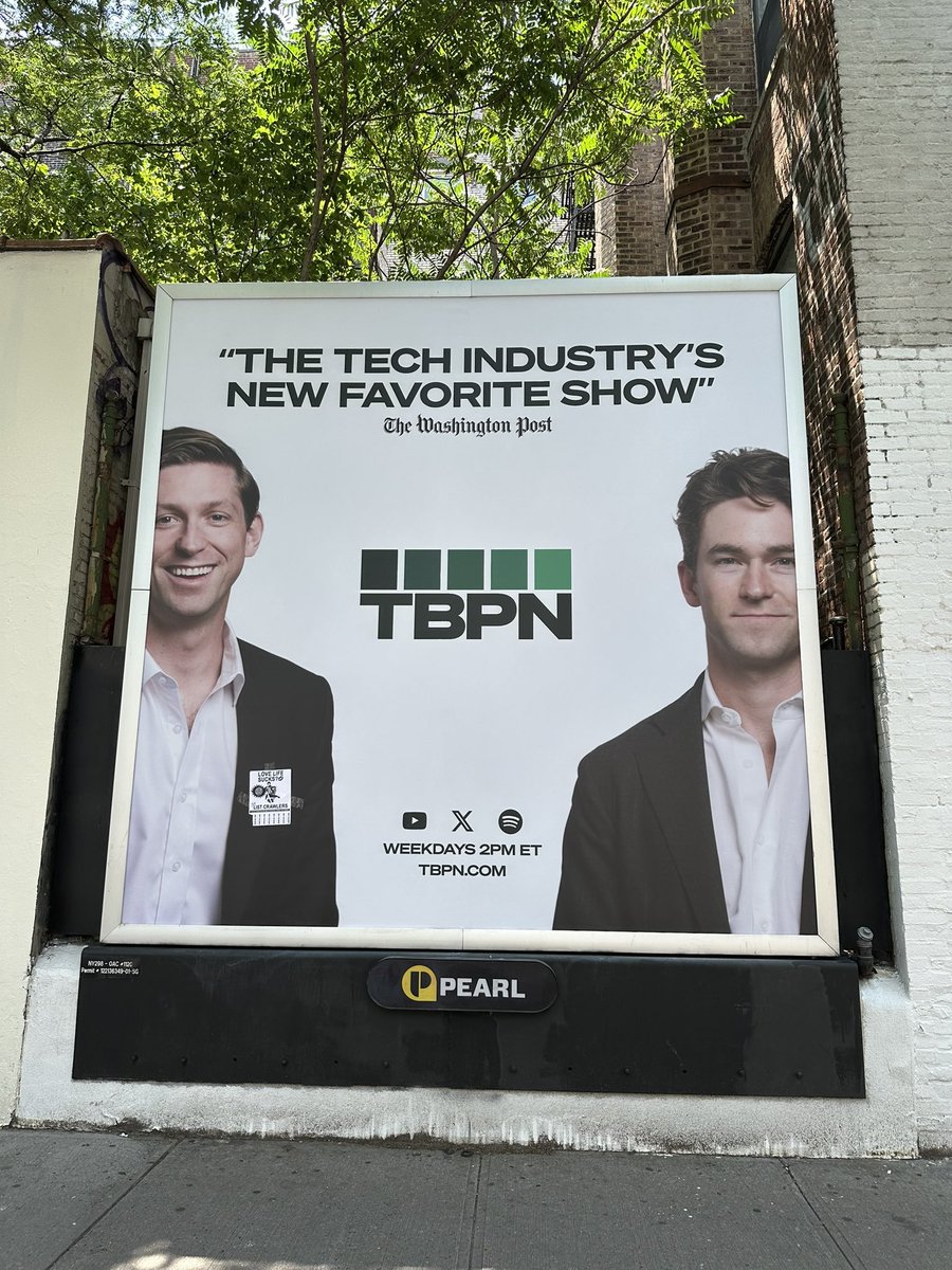 AdamSinger's tweet image. Love seeing OOH from the new gen of tech media brands - great brands do things online and in the real world (our software makes this really easy for all)