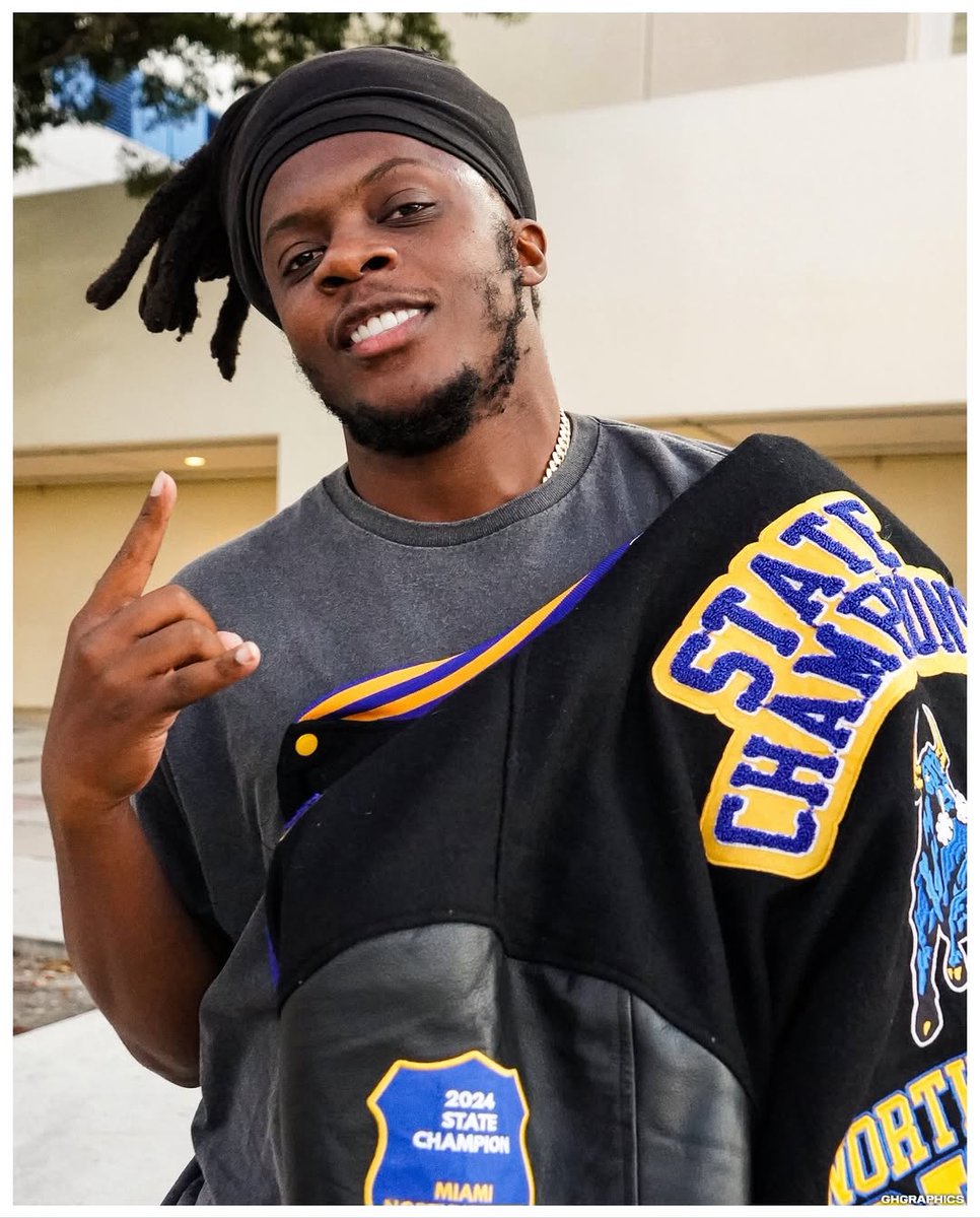 NFL_DovKleiman's tweet photo. 𝗕𝗿𝗲𝗮𝗸𝗶𝗻𝗴: Head Coach Teddy Bridgewater has been SUSPENDED from Miami Northwestern for reportedly giving impermissible benefits to his players. https://t.co/1AJDqxQq3o