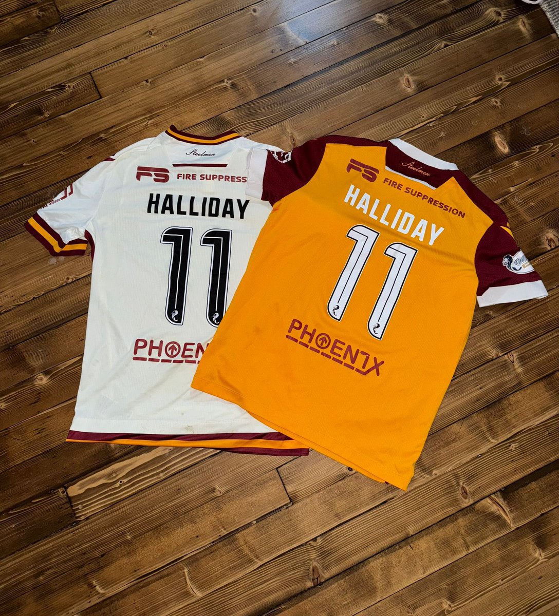 GIVEAWAY TIME🙋🏻‍♀️🙋🏻

Be in for a chance to win Coach Andy’s match-worn @motherwellfc kits from the 24/25 season

To enter you must be following, like &amp; repost this post 🙌🏻

2x winners will be announced on Friday, good luck 🖤🤍
