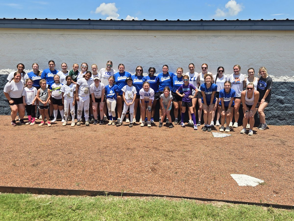 SoftballCalhoun's tweet image. Great Day of Camp for Future Warhawks!!! #WarhawkWay