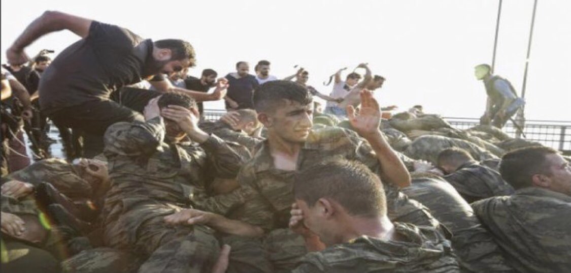 15 Temmuz davasında 9 yıldır tutuklu olan erler yargıtay tarafından suçsuz bulunup tahliye edildi .. 
Suçsuz Erlerin boğazını kesenden hesap soruldu mu ? 
15 Temmuz .. fetö ..