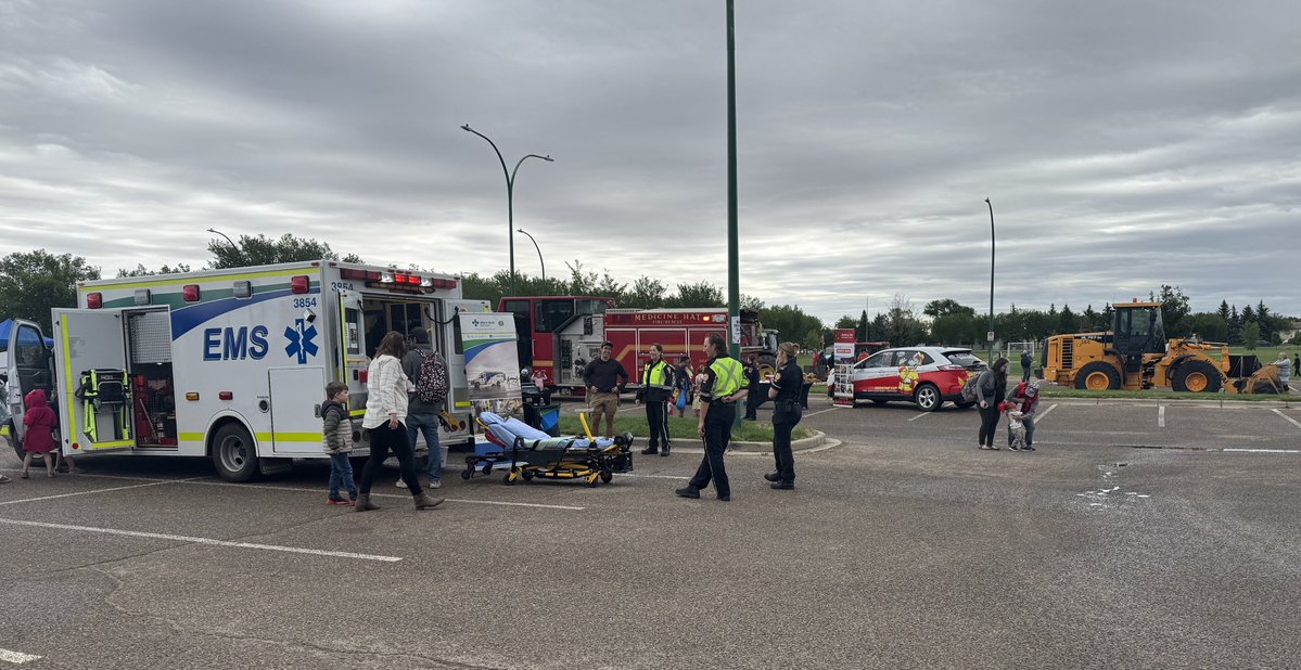 #YourEMS was excited to participate in local public library events on Sunday: the <a href="/City_of_Airdrie/">City of Airdrie</a> “Mighty Machines” &amp; <a href="/medicinehatcity/">City of Medicine Hat</a>,“Big Truck Day”. Two fantastic events to get families up close to our ambulances &amp; meet with our friendly paramedic staff. Thanks for having us!