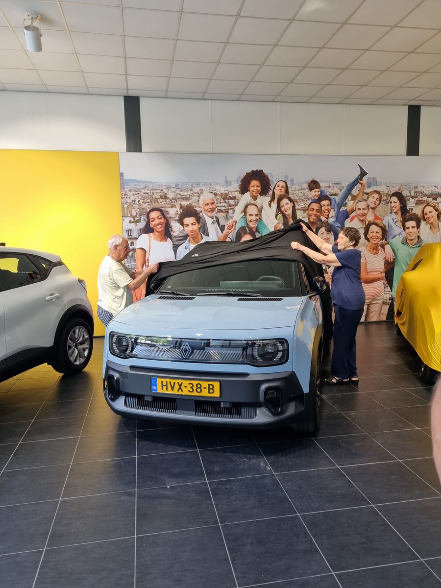 Een primeur voor Stam én voor Nederland: onze allereerste R4 is geleverd!🎉

Gefeliciteerd aan onze STAMbassadeurs die deze prachtige auto hebben aangeschaft en we wensen jullie er heel veel plezier mee!

#Renault #StamRenault #Stam #Renault4 #R4 #STAMbassadeur