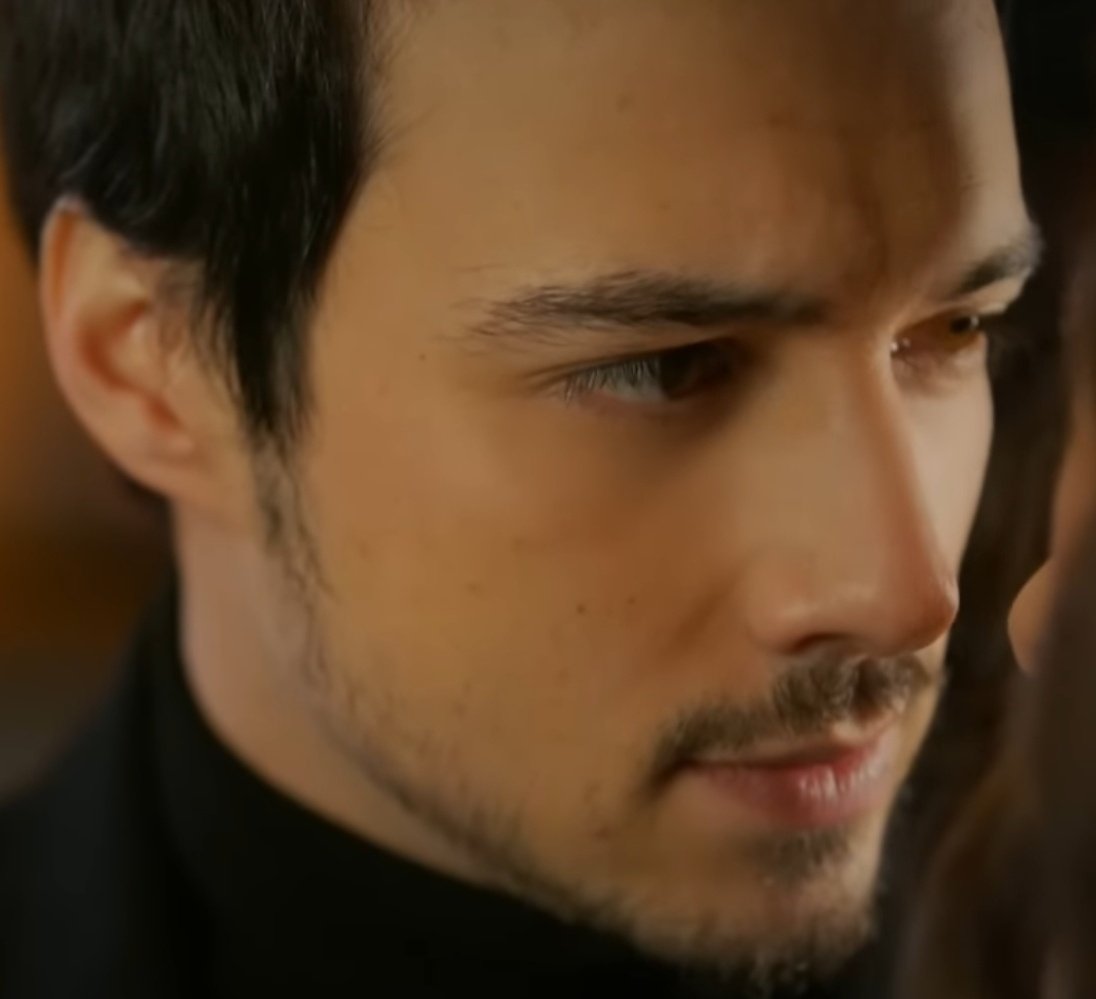 Herkes öldürür sevdiğini kimi bir bakışı ile ....
#MertYazıcıoğlu