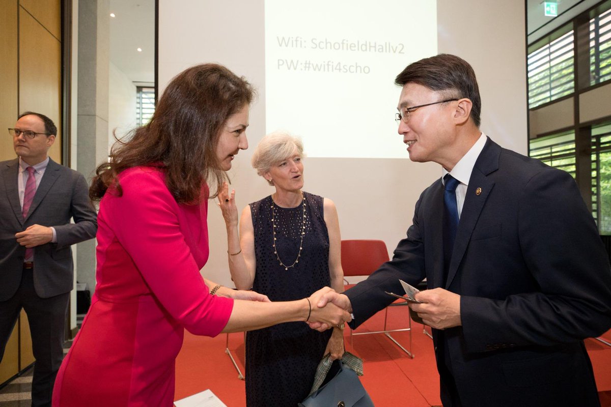 AsiaPacificFdn's tweet image. Last week, APF Canada, @STEPI_EN, and @CanEmbKorea were pleased to convene the inaugural Canada–Republic of Korea Track 1.5 Dialogue on Advanced Technology: #ArtificialIntelligence. 🇨🇦 🇰🇷
This formative dialogue sought to deepen co-operation and understanding among key…