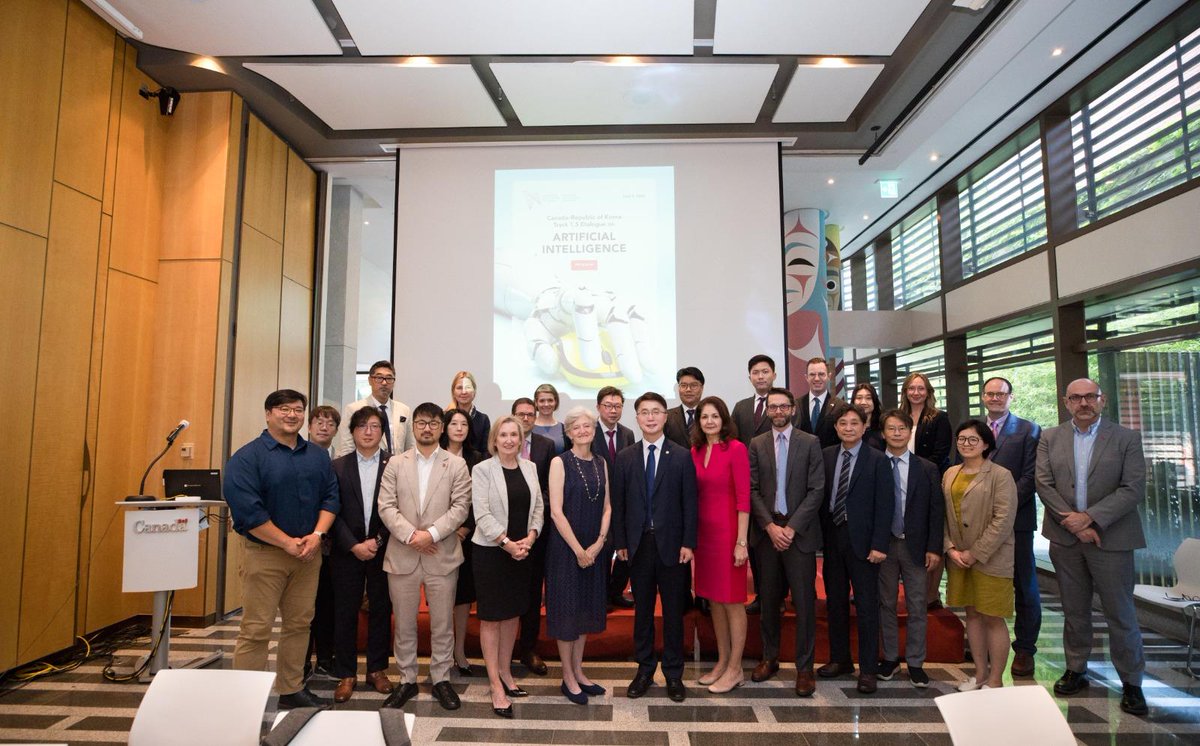 AsiaPacificFdn's tweet image. Last week, APF Canada, @STEPI_EN, and @CanEmbKorea were pleased to convene the inaugural Canada–Republic of Korea Track 1.5 Dialogue on Advanced Technology: #ArtificialIntelligence. 🇨🇦 🇰🇷
This formative dialogue sought to deepen co-operation and understanding among key…