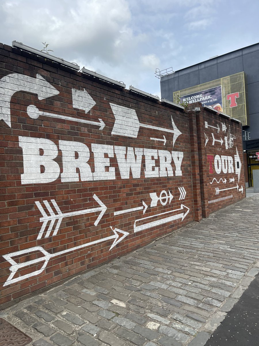 MissSimpsonENG's tweet image. Spending my summer holidays being a tourist at home - Tennents Tour, day in Edinburgh to celebrate 1 year until our wedding day(!!!) &amp;amp; some paddle boarding! 🤍🏴󠁧󠁢󠁳󠁣󠁴󠁿