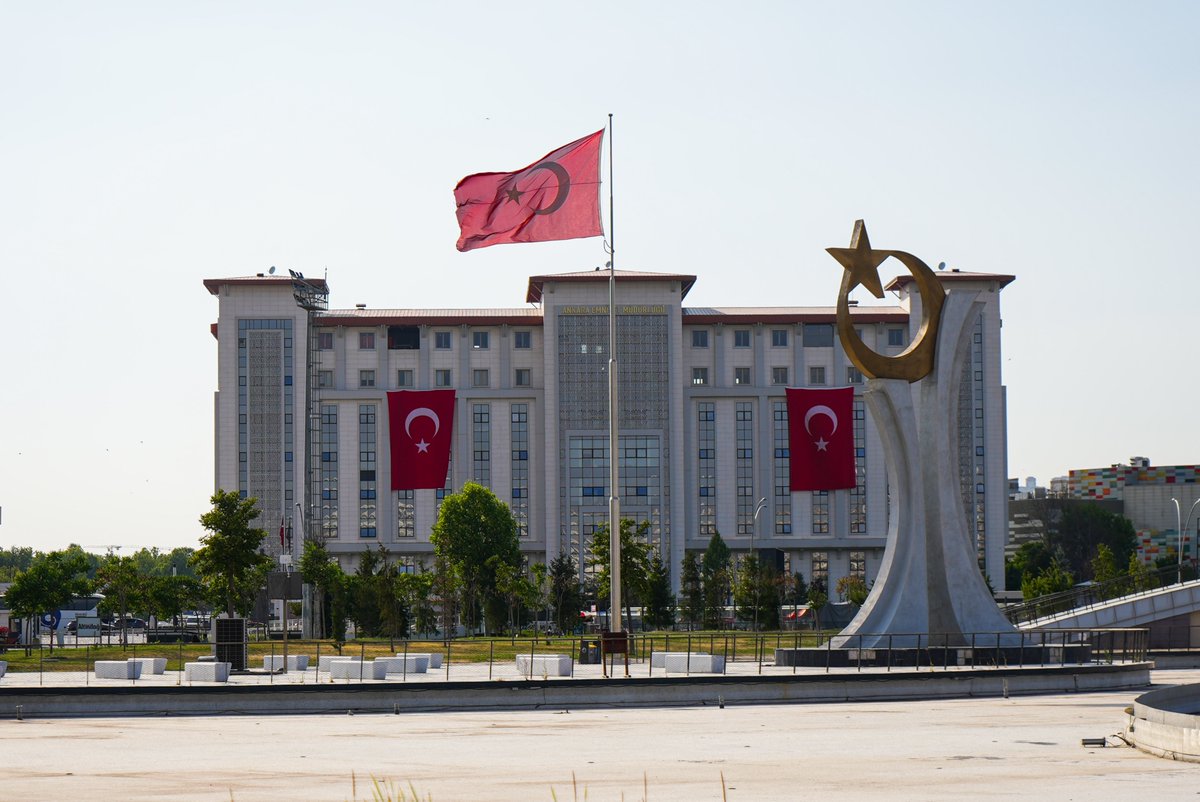 Ay yıldızlı al bayrağımızla gururla, ilelebet! 🇹🇷

#AnkaraEmniyet
#ZaferinAdıTürkiye
#15TemmuzDemokrasiveMillîBirlikGünü