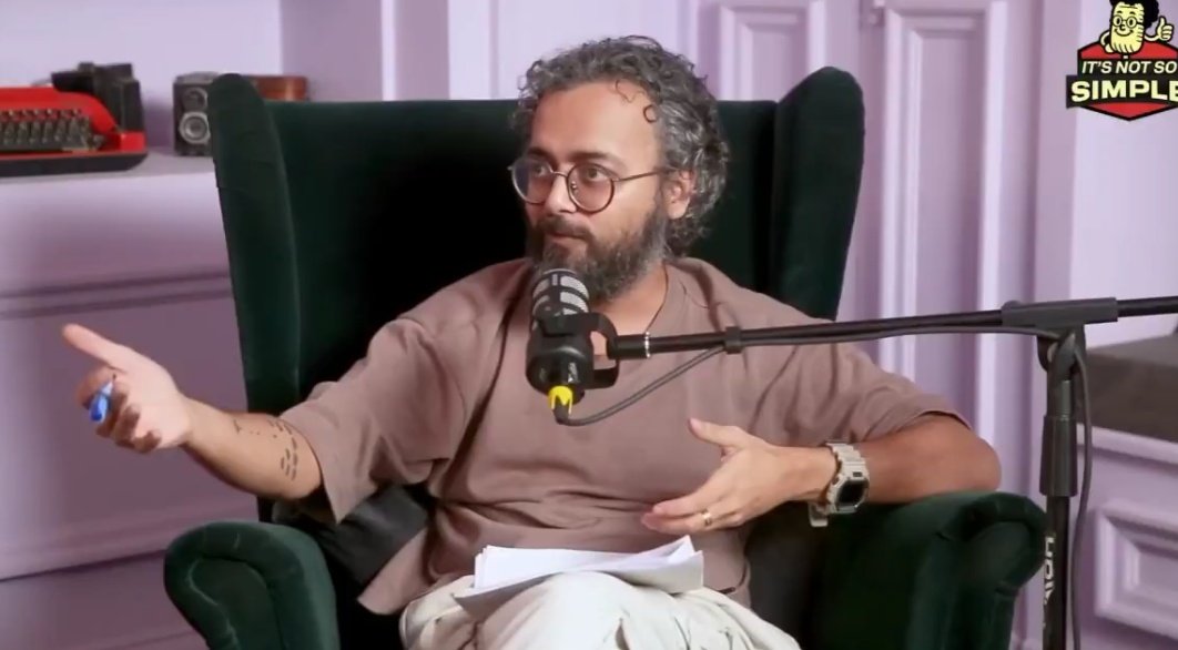 🚨 YOGENDRA YADAV : "Kejriwal doesn’t have a moral bone in his body" 

INTERVIEWER ⚡⚡: "Hmm, what?" 😱

YOGENDRA : "When I realized this, I was horrified"

"I told him, “Arvind, what are you doing? If people find out, what will they say?"

"Kejriwal practices Vipassana, but I