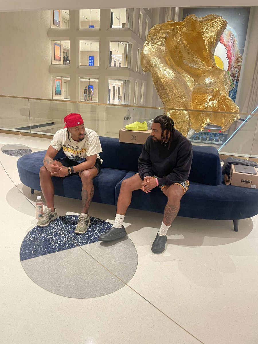 GREENLIGHT MEDIA (@greenlightbball) on Twitter photo Next on the pod - <a href="/BrooklynNets/">Brooklyn Nets</a> guard Tyson Etienne
Etienne talks his journey coming out of New York, giving back to the next generation of hoopers, and what he’s doing to stick at the NBA level
More to come 🤝 Next on the pod - <a href="/BrooklynNets/">Brooklyn Nets</a> guard Tyson Etienne
Etienne talks his journey coming out of New York, giving back to the next generation of hoopers, and what he’s doing to stick at the NBA level
More to come 🤝