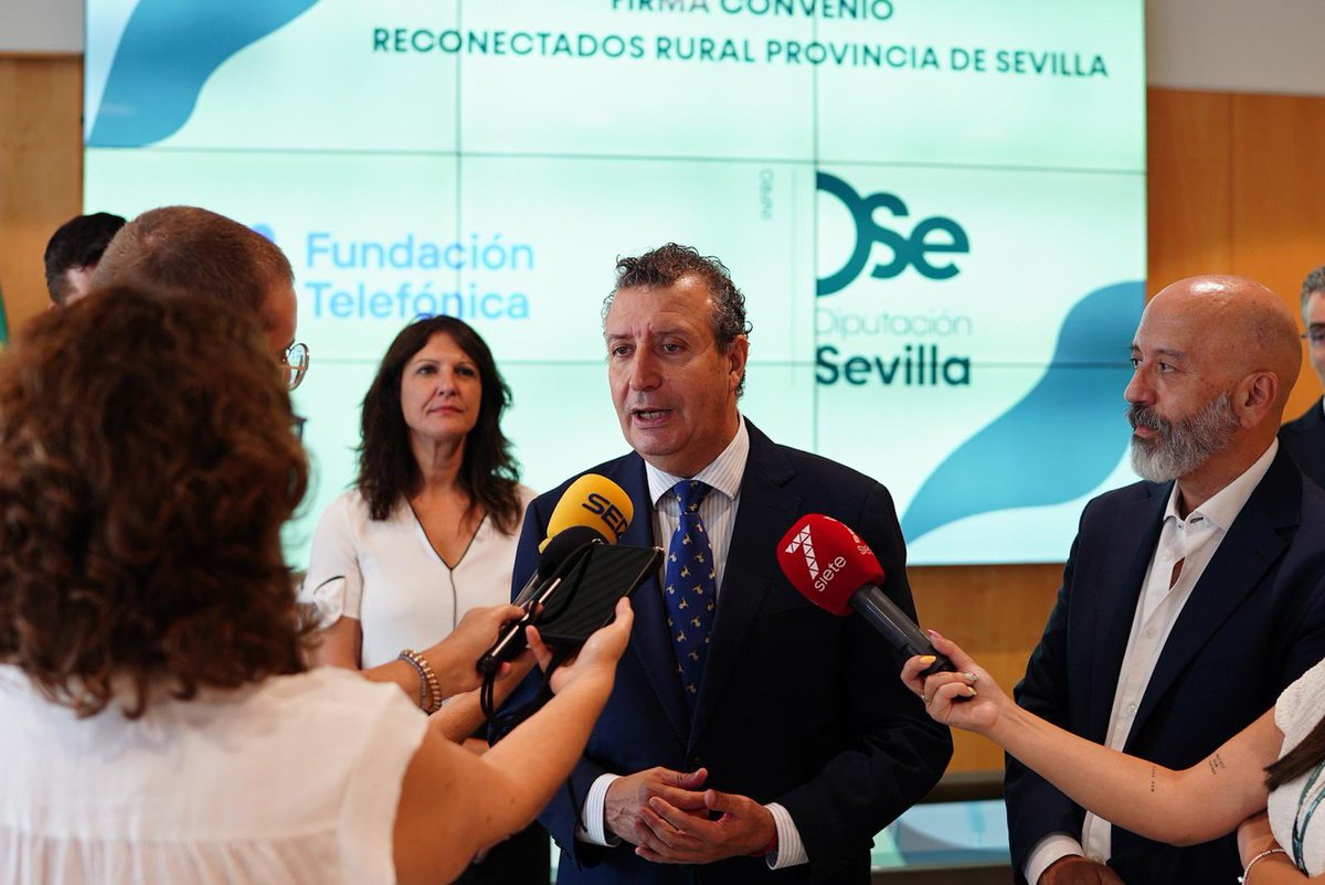 Desde la <a href="/DIPUSEVI/">Diputación de Sevilla</a> hemos firmado un protocolo con la <a href="/fundacionTef/">Fundación Telefónica</a> para llevar la tecnología a nuestras personas mayores en municipios con menos de 3.500 habitantes.

Creemos firmemente que la cohesión social y territorial va de la mano con la cohesión digital. 
No queremos que