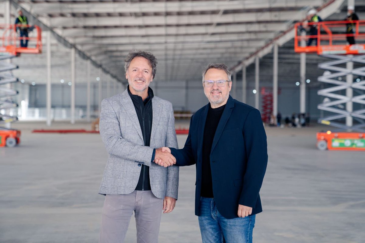 Diego Valenzuela (@dievalen) on Twitter photo Gracias <a href="/Mercadolibre/">Mercado Libre</a> por instalar el nuevo centro de distribución en el Parque Logístico de Tres de Febrero. Nos eligieron por nuestra política fiscal: habilitación sin costo, estabilidad tributaria, RIGI municipal con incentivos y ordenanza antibloqueo. Se crean 400 empleos Gracias <a href="/Mercadolibre/">Mercado Libre</a> por instalar el nuevo centro de distribución en el Parque Logístico de Tres de Febrero. Nos eligieron por nuestra política fiscal: habilitación sin costo, estabilidad tributaria, RIGI municipal con incentivos y ordenanza antibloqueo. Se crean 400 empleos