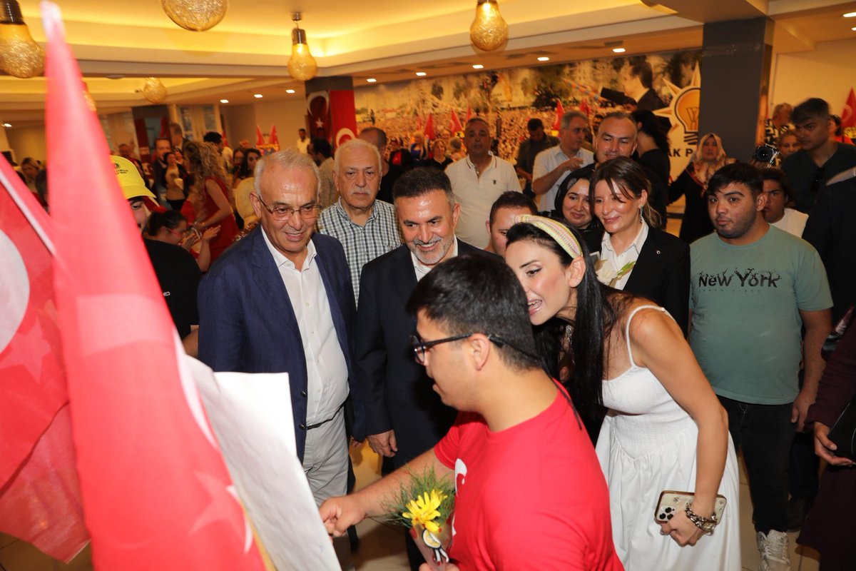 📍Ak Parti İl Başkanlığı

İl Başkanımız Sn. Yusuf Kanlı, Ak Parti İl Başkanı Sn. Tamer Dağlı ile birlikte;
Ak Parti İl Başkanlığı'nda 15 Temmuz Demokrasi ve Milli Birlik Günü münasebetiyle düzenlenen, özel gereksinimli çocuklarımızın fırçalarından çıkan “15 Temmuz Temalı Resim