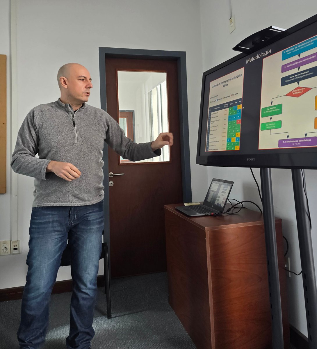 Uso de la IA en Medicina: modelos de lenguaje como ChatGPT, Claude y Gemini ¿ Son confiables?

Es un gusto estar hoy presente como Director Académico en la presentación del proyecto del Dr. Liber Fernández; postulante a estudios de Maestría del Pro.In.Bio: