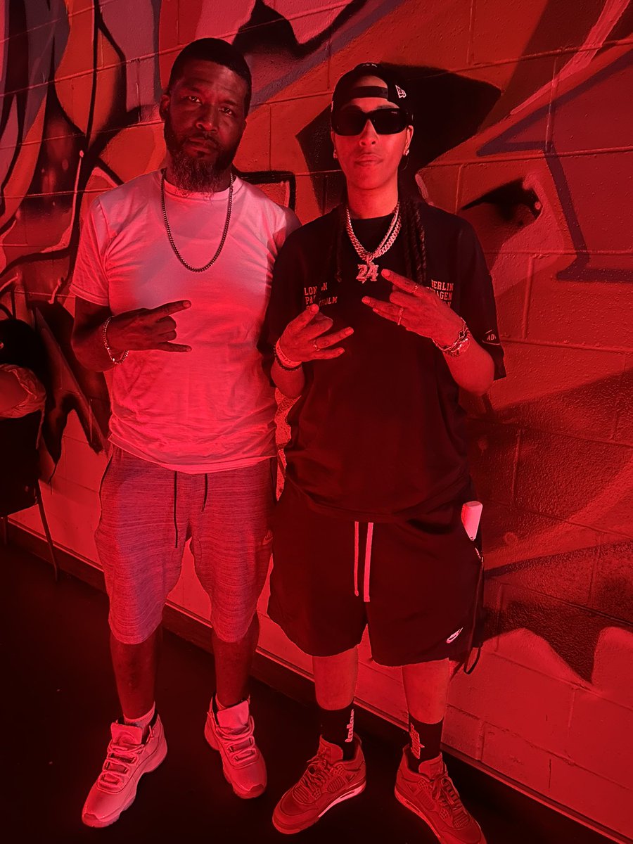 bigterra's tweet image. Caught a couple of pics with the legend @YoungGattas they were heat with and without the flash lol #eminence6 was a good time salute to @Its_OurSociety