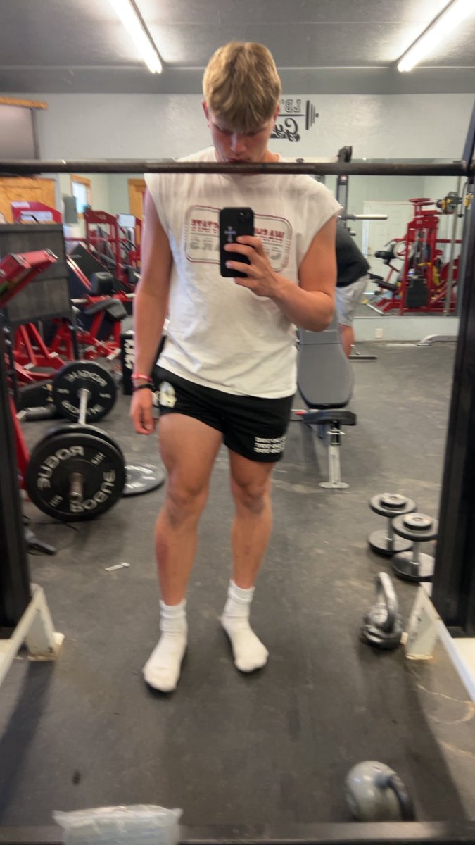 Kolten_Kendall's tweet photo. sitting at around 210 pounds and 6’0  pre season. Go bears!! https://t.co/kwbleUyITQ