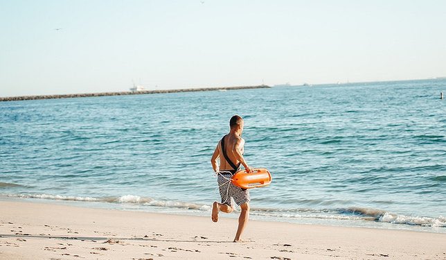 Off-Duty NCPD Officer Rescues 10-Year-old Swimmer in Distress in Atlantic Beach longisland.com/news/07-14-25/…
