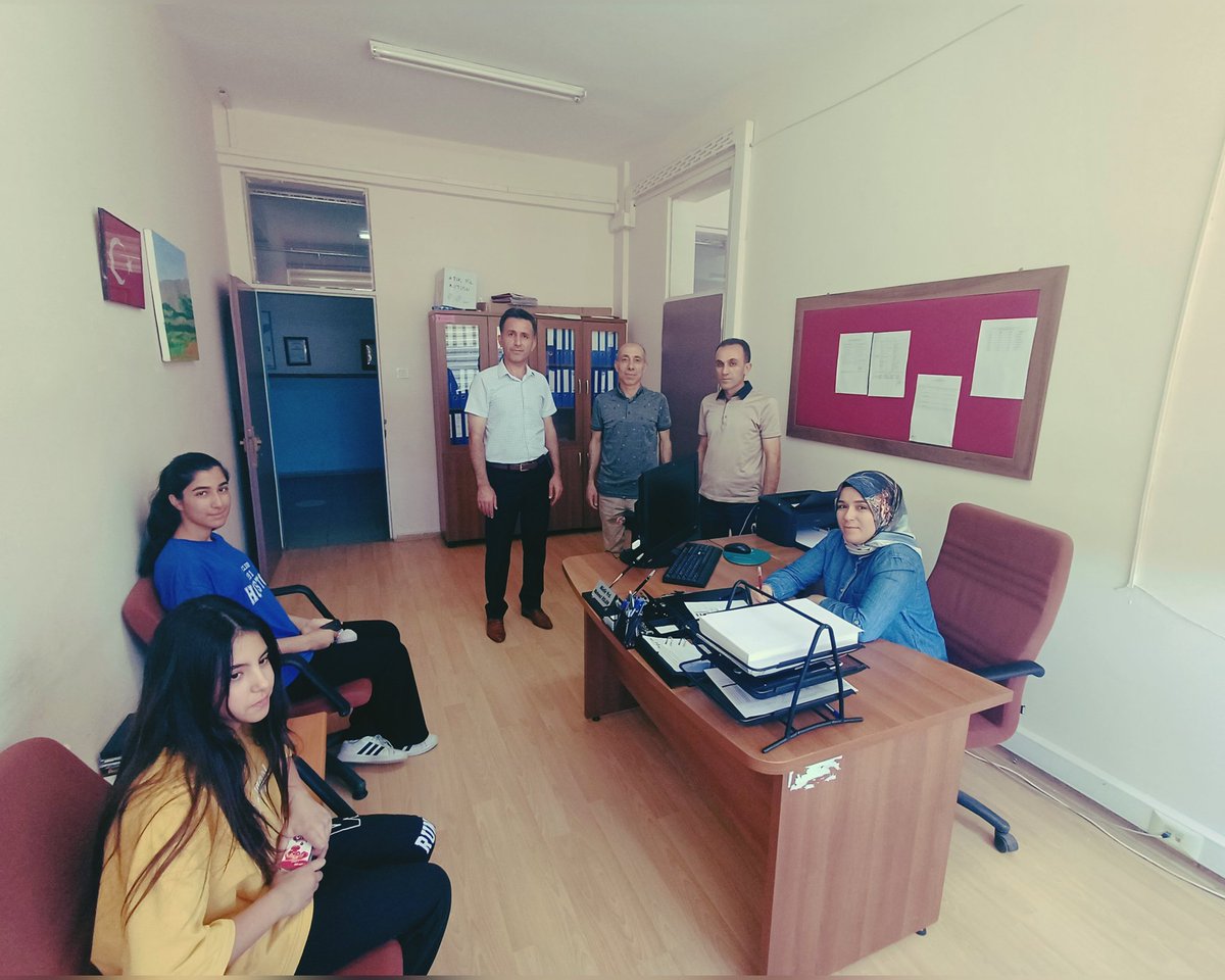 "LGS Tercih Danışmanlığı Merkezimizde" Öğrencilerimizin ilgi ve yetenekleri; akademik başarıları ve mesleki hedefleri doğrultusunda en uygun eğitim ortamlarına yerleşmeleri için doğru yönlendirmeleri yapan arkadaşlarımıza teşekkür ederiz.
<a href="/BaskilMEM/">BaskilMEM</a> #elazığ