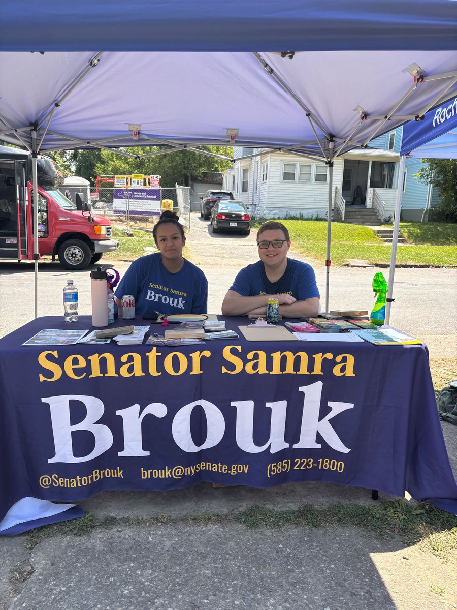SenatorBrouk's tweet image. The heat didn’t stop my team from tabling at the Connected Communities Summer Bash! My office had a great time sharing resources with community members at Grand Ave Park.