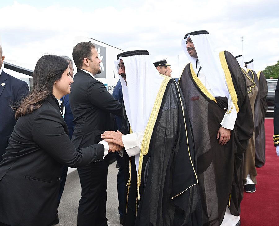 تشرفت ابنتي رزان، السكرتير الثالث في سفارة دولة #الكويت في باريس، بالسلام صباح اليوم على سيدي حضرة صاحب السمو أمير البلاد الشيخ مشعل الأحمد الجابر الصباح، حفظه الله ورعاه، أثناء الزيارة الرسمية التي قام بها سموّه، رعاه الله، خلال اليومين المنصرمين إلى الجمهورية الفرنسية.

🇰🇼🇫🇷