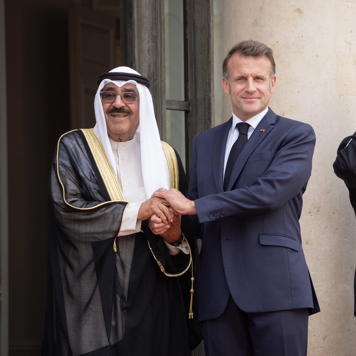 Bienvenue en France pour votre première visite, votre altesse Cheikh Mechaal Al-Ahmad Al-Jaber Al-Sabah.

En ce jour de fête nationale, la présence du Koweït, avec qui notre amitié s'est inscrite dans l'histoire, nous honore et nous touche.
     
Une même volonté nous rassemble :