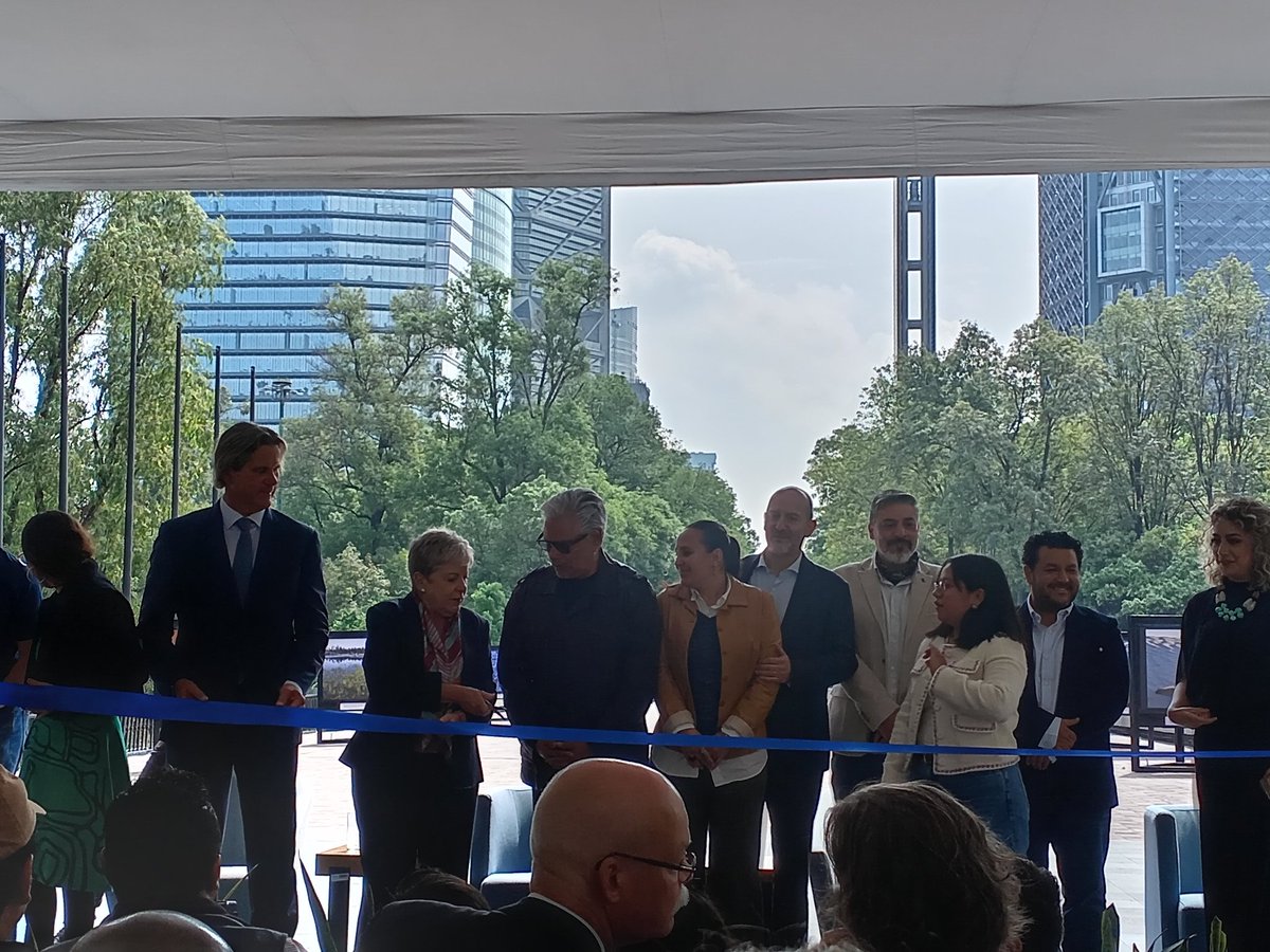 Con la presencia de la Secretaria de SEMARNAT, Lic. Alicia Bárcenas, participamos <a href="/EmbaCuMex/">Embajada de Cuba en México</a> 🇨🇺 en la inauguración de la exposición fotográfica "Agua, Biodiversidad y Conservación", como parte de las celebraciones por el 25 Aniversario de la <a href="/Semarnat/">Semarnat</a> 🇲🇽