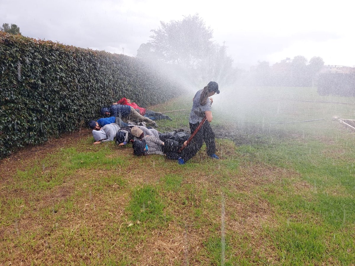🚨 Este mes iniciamos las jornadas de capacitación de nuestro equipo de brigadistas en Bogotá. Refrescar conocimientos en primeros auxilios, evacuación de heridos y control de incendios es clave para responder de forma segura ante emergencias.  💪🧯 #Prevención #SeguridadLaboral