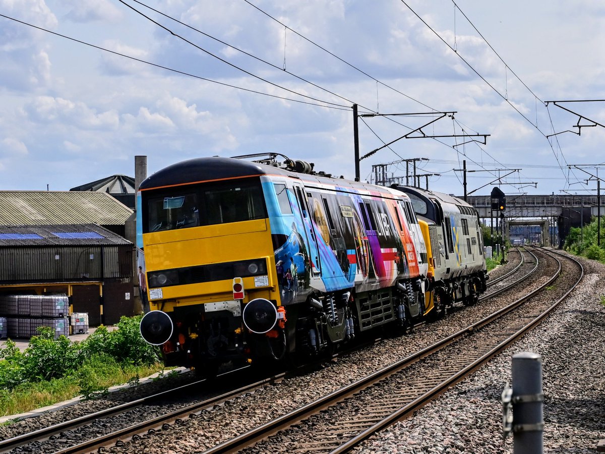 37901 'Mirrlees Pioneer' with 91105 in tow crawls through Ings Road crossing in Doncaster on 0D91 York NRM to Neville Hill T&amp;RSMD.
