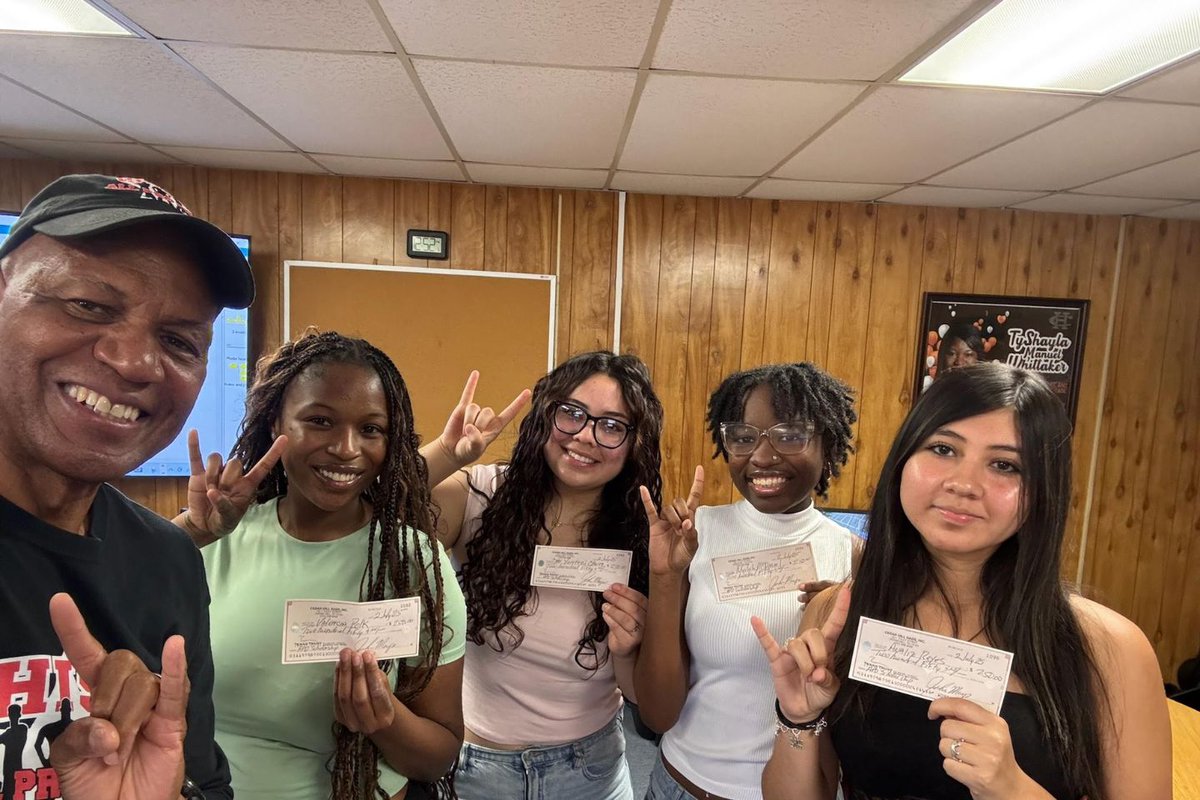 Cedar Hill ISD (@cedarhillisd) on Twitter photo Congratulations to the 32 Cedar Hill All Pro Dads scholarship recipients from @cedar_hill_hs and <a href="/collegiate_ch/">Cedar Hill Collegiate Academy & High School</a> <a href="/jdedmun/">John Edmun</a> @cojackson78
ow.ly/WwpJ50WpoXj Congratulations to the 32 Cedar Hill All Pro Dads scholarship recipients from @cedar_hill_hs and <a href="/collegiate_ch/">Cedar Hill Collegiate Academy & High School</a> <a href="/jdedmun/">John Edmun</a> @cojackson78
ow.ly/WwpJ50WpoXj