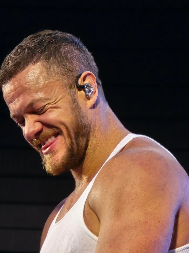 daniel_08x's tweet image. we love you @DanReynolds ❤️