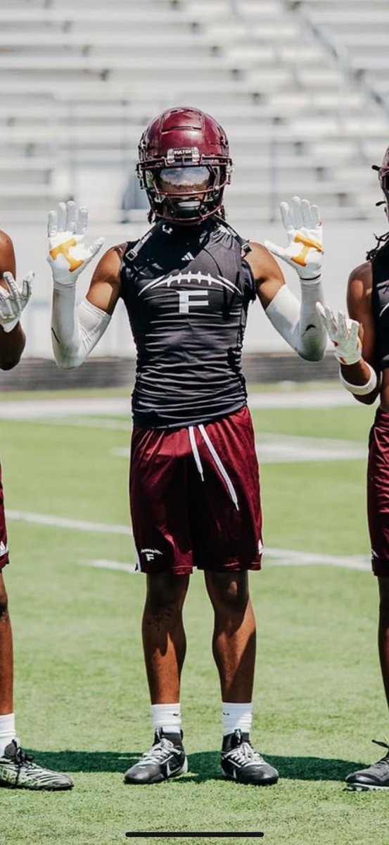 แดแฐแดแดแฉแ (@im__emeear) on Twitter photo Dee Bonner 5โ9โ 165 DB/WR C/o 2028 <a href="/FultonFootball/">Fulton Football</a> 3.7 GPA Track Ath 100m-11.7 #Athlete <a href="/On3sports/">On3</a> <a href="/RustyMansell_/">Rusty Mansell</a> <a href="/cb451983_chad/">CB45 Sport Show</a> <a href="/ChadSimmons_/">ChadSimmons</a> Dee Bonner 5โ9โ 165 DB/WR C/o 2028 <a href="/FultonFootball/">Fulton Football</a> 3.7 GPA Track Ath 100m-11.7 #Athlete <a href="/On3sports/">On3</a> <a href="/RustyMansell_/">Rusty Mansell</a> <a href="/cb451983_chad/">CB45 Sport Show</a> <a href="/ChadSimmons_/">ChadSimmons</a>